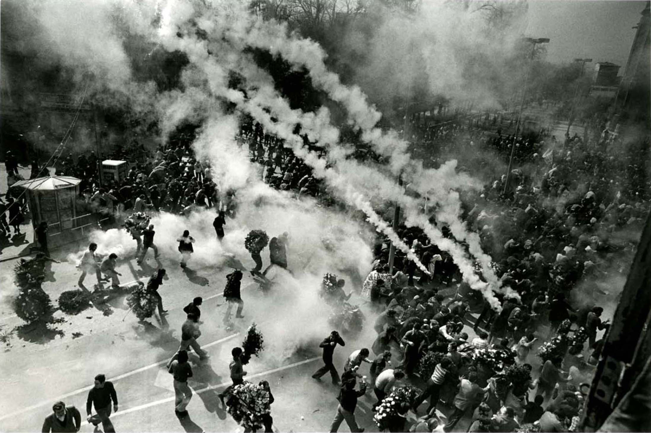 Represión policial tras el funeral de 4 trabajadores en Vitoria (Germán Gallego, 3 marzo 1977)