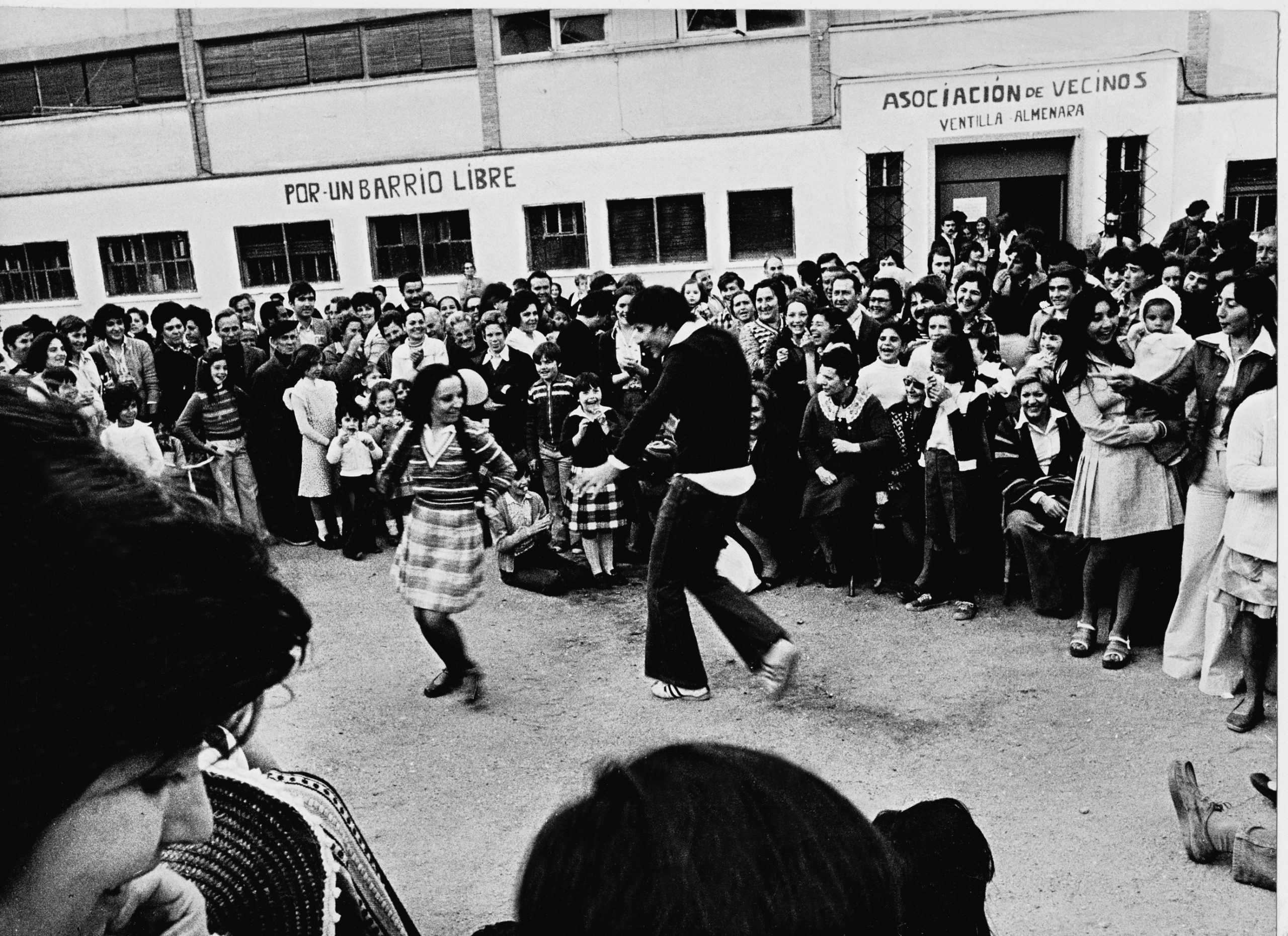 Alegría vecinal por exitosa ocupación. Barrio de La Ventilla, Brisset, 1976