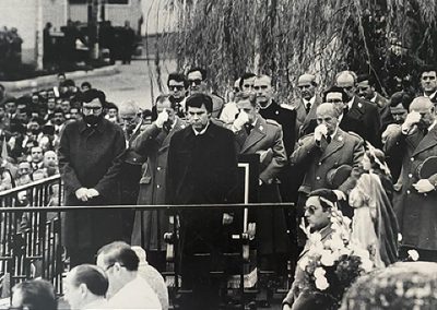 Narcís Serra, Felipe González y Eduardo Serra en la base de la División Acorazada Brunete